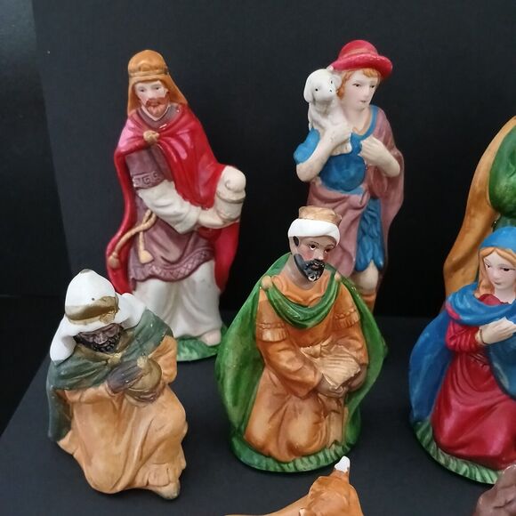 Nativity Set Porcelain 10 Pieces Colorful - Missing Jesus - Replacement Parts - Picture 4 of 11